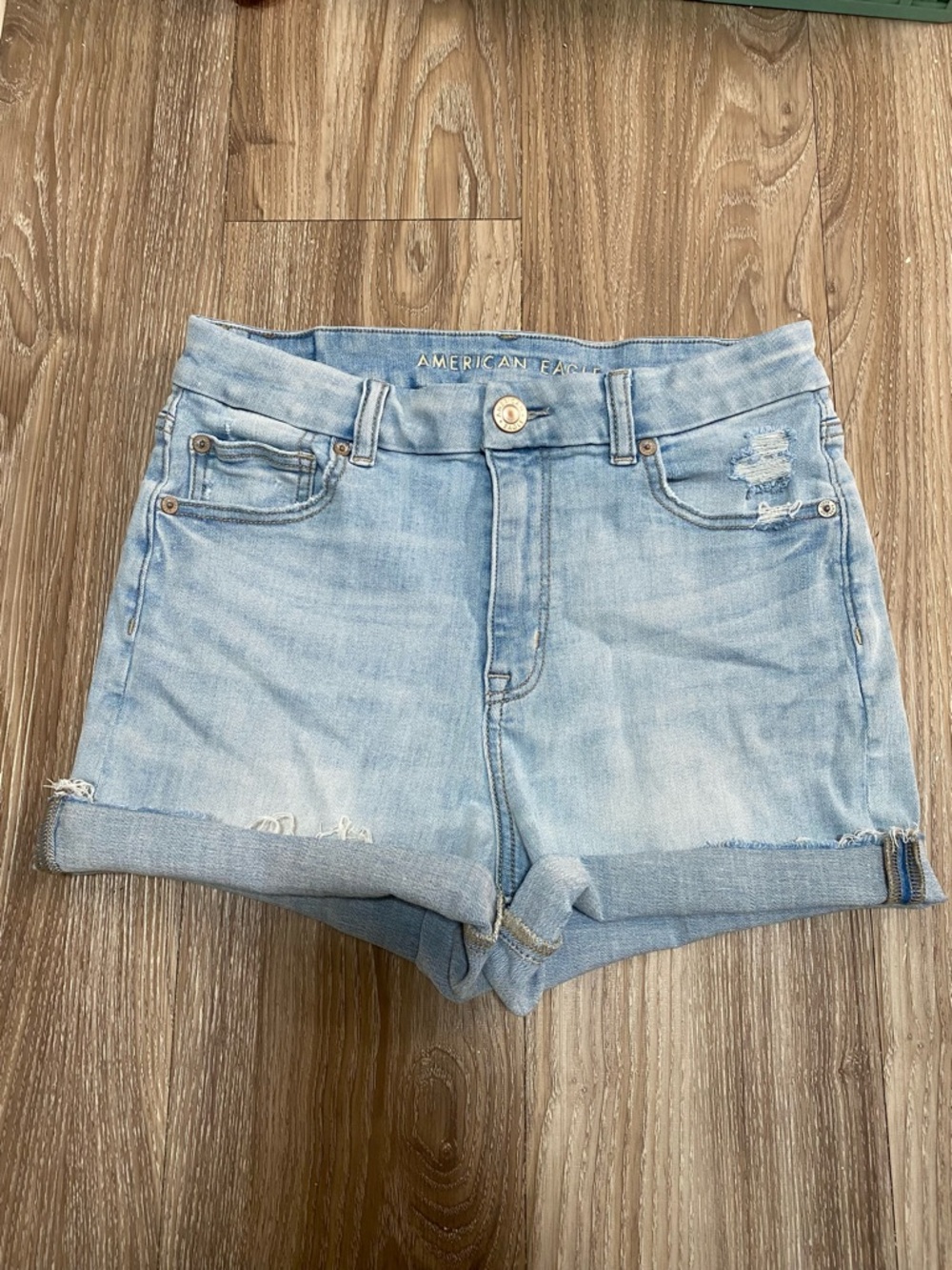 American Eagle Outfitters Light Wash High Rise cuffed Denim Shorts size 8 EUC